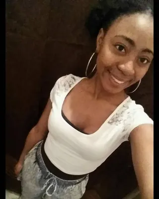 Bintou, 27 ans, plan cul à Châteaugiron